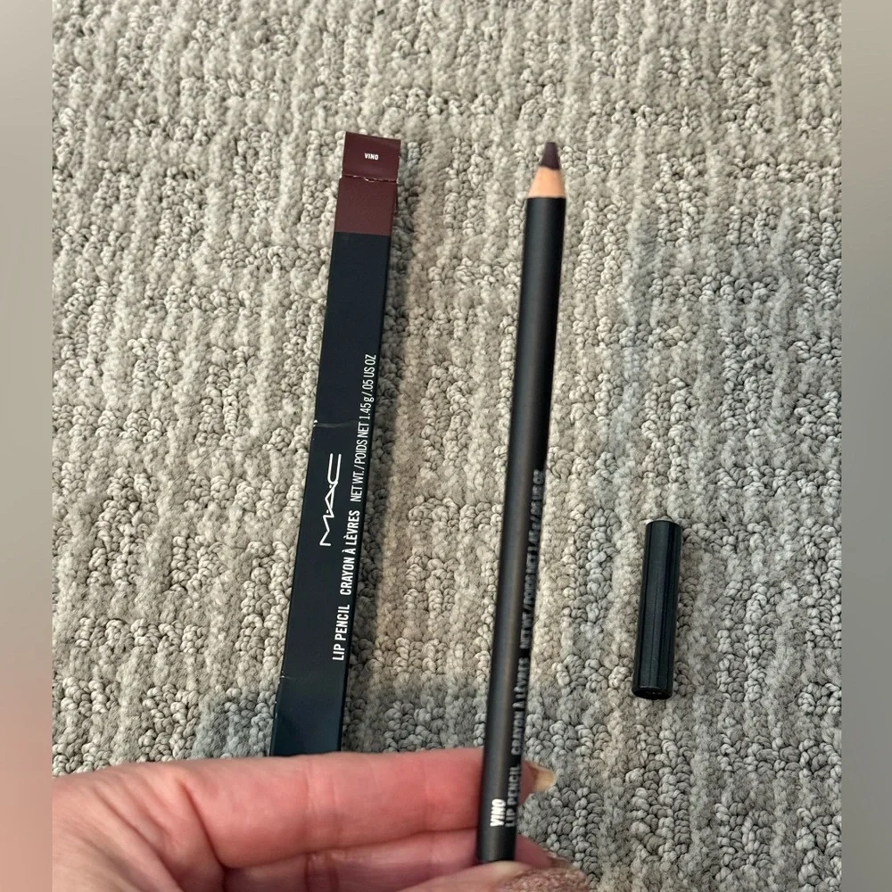 MAC Lip Pencil Vino - Picture 2 of 5